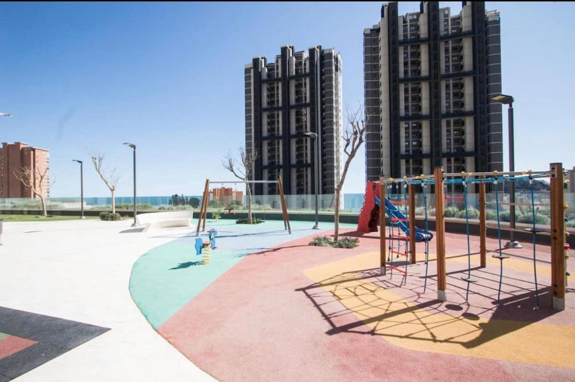 Intempo Celia-Apartment At Famous Intempo Building เบนิดอร์ม ภายนอก รูปภาพ